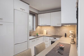 Fridge, microwave, oven, stovetop