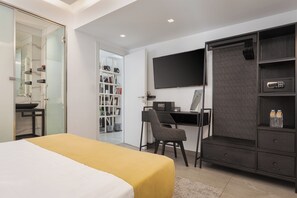1 bedroom, desk, iron/ironing board, travel cot - Acropolis Stylish Condo, Bill & John Apartments & Villas (Athens)