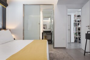 1 Schlafzimmer, Schreibtisch, Bügeleisen/Bügelbrett, Reisekinderbett