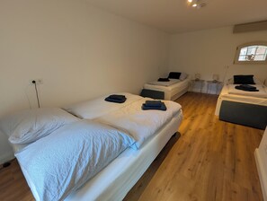 3 bedrooms, iron/ironing board, free WiFi, bed sheets - Moorhus: Child-friendly vacation home on the Fehnroute (Apen)