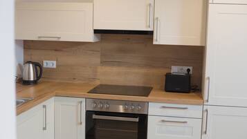 Réfrigérateur, four, plaque de cuisson, lave-vaisselle