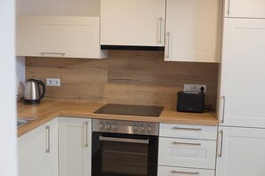 Kühlschrank, Ofen, Herdplatte, Geschirrspüler