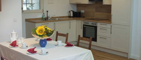 Køleskab, ovn, kogeplade, opvaskemaskine