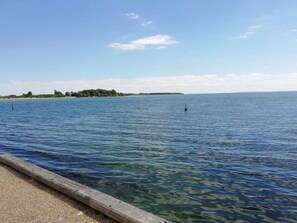 Vista al agua