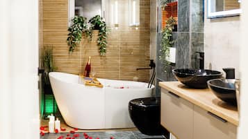 Leilighet, byutsikt | Bad | Tøfler
