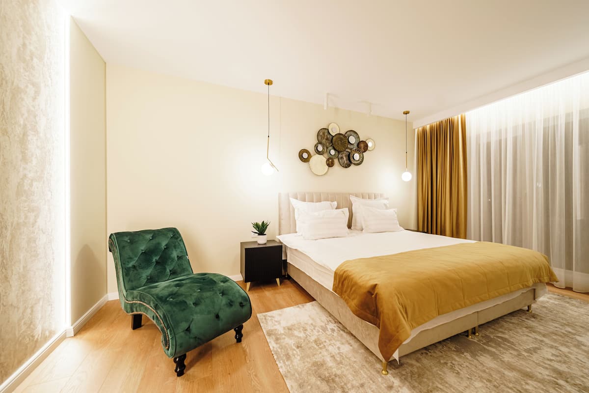 Appartement, uitzicht op de stad | Luxe beddengoed, bedden met traagschuimmatrassen, een kluis op de kamer