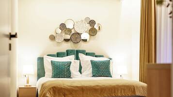 Apartment, Courtyard View | Premium bedding, memory foam beds, in-room safe, blackout drapes