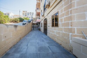 Property grounds - Bright 3-bedroom apartment with veranda - Mellieħa (Il-Mellieħa)