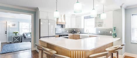 Micro-ondas, fogão, cooktop, lava-louças