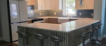 Fabulous 5-bedroom house one block from beach in Wildwood Crest-