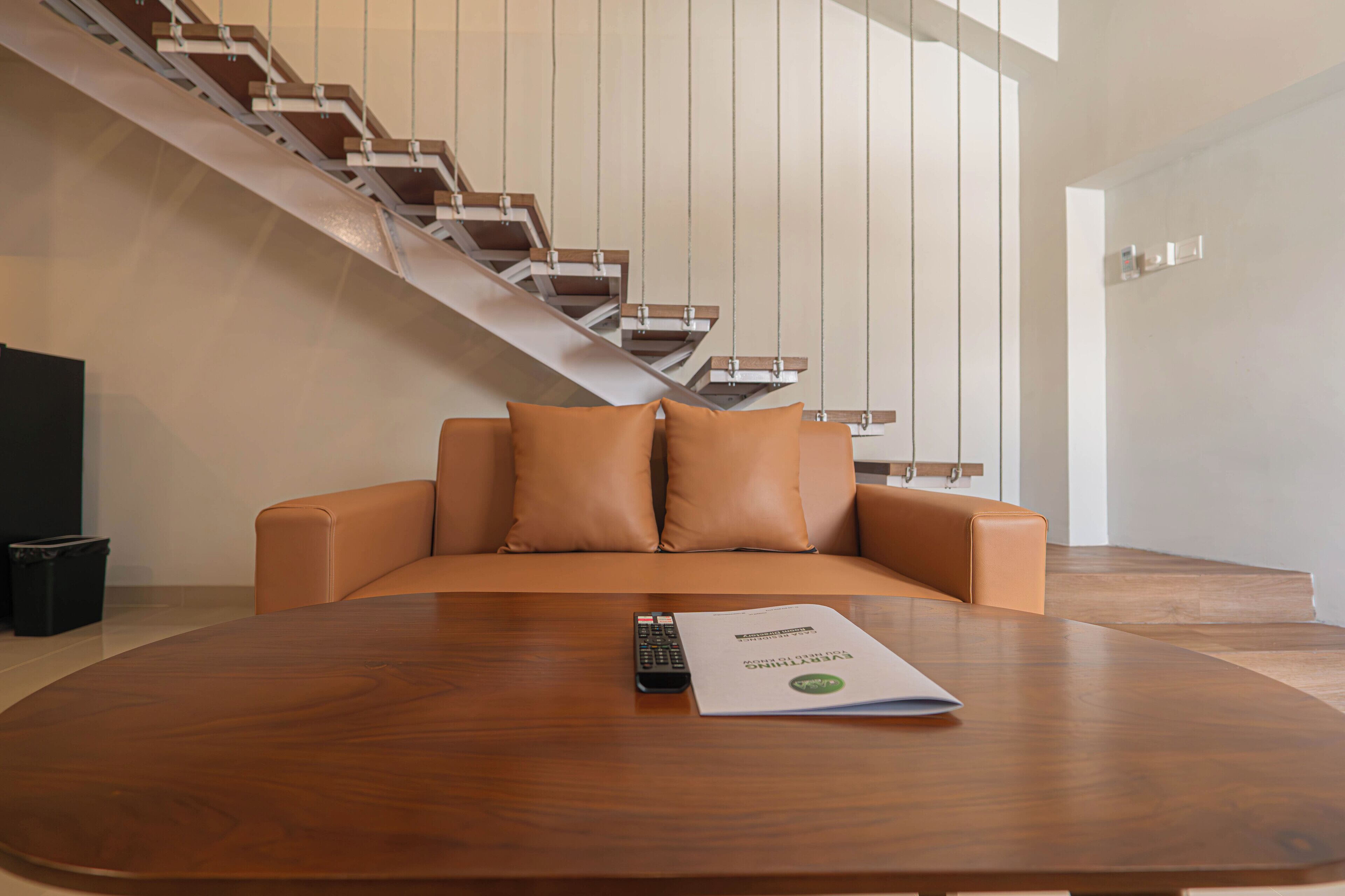 办公桌、免费 WiFi