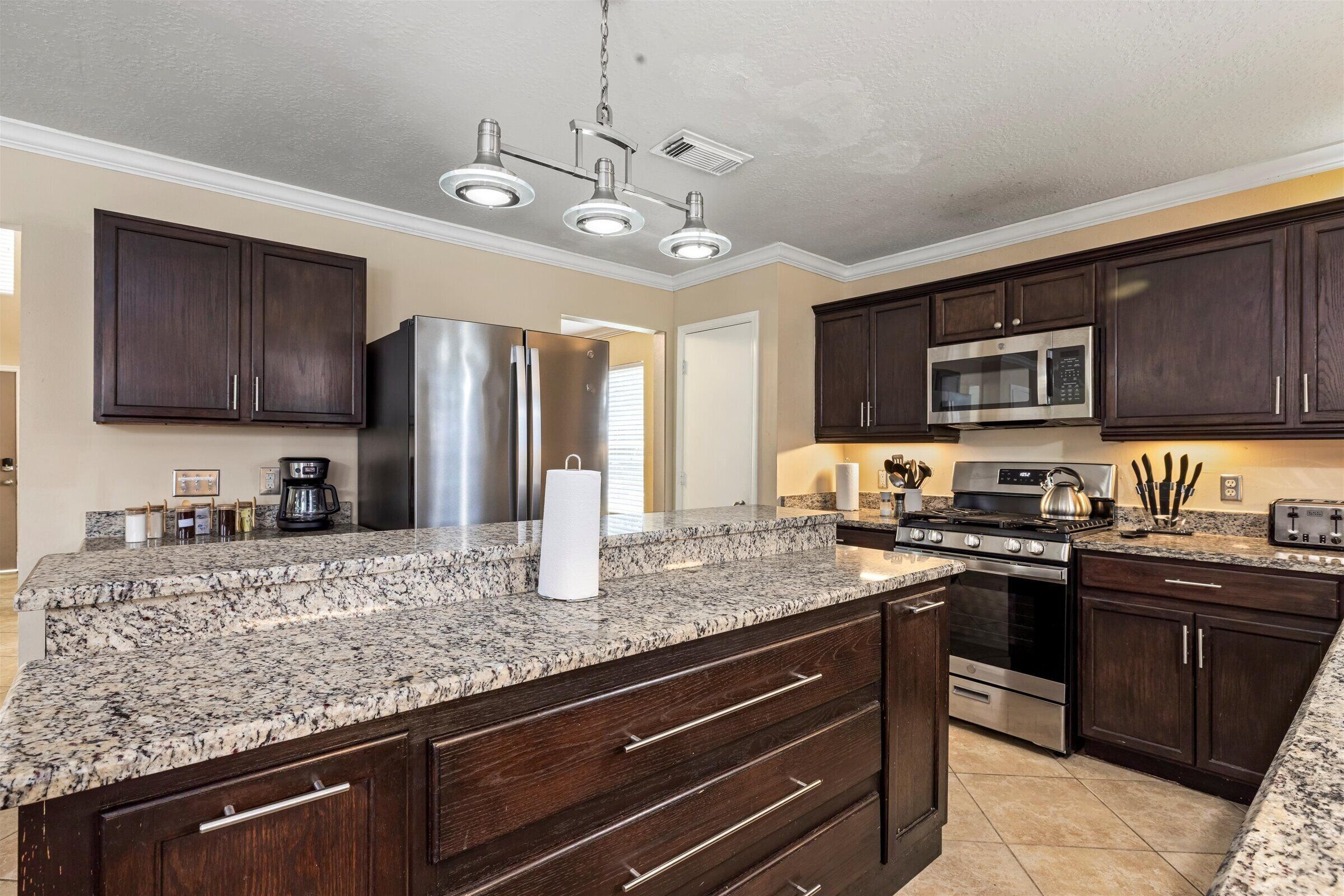 Kühlschrank, Mikrowelle, Ofen, Geschirrspüler