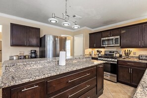 Refrigerador, microondas, horno y lavavajillas