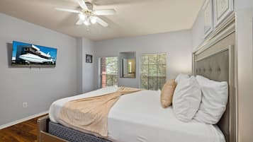 4 Schlafzimmer, Schreibtisch, Bügeleisen/Bügelbrett, Reisekinderbett