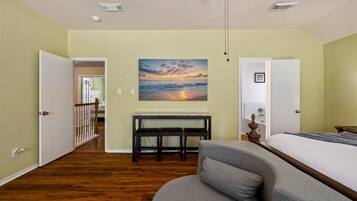 4 chambres, bureau, fer et planche Ă repasser, lit parapluie