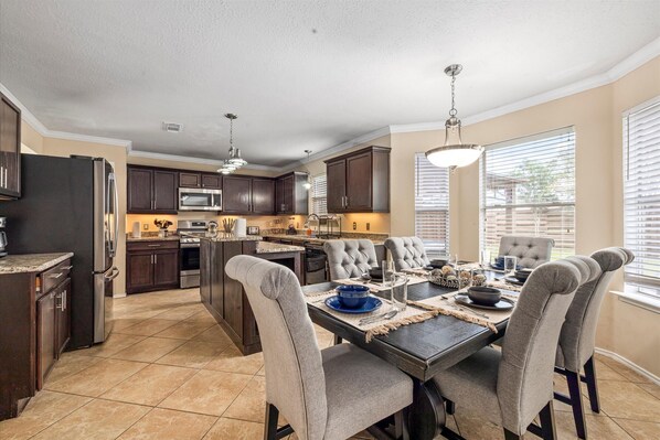 Refrigerador, microondas, horno y lavavajillas