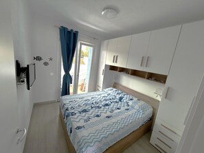 1 slaapkamer, een strijkplank/strijkijzer