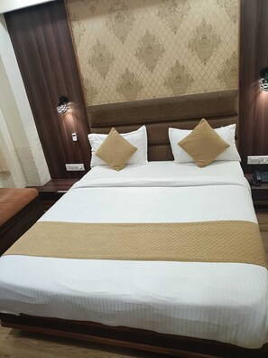 Habitación doble Deluxe, vista a la ciudad | Sábanas de algodón egipcio, ropa de cama de alta calidad y edredón