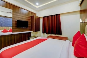 Deluxe Double Room, City View | Egyptian cotton sheets, premium bedding, down comforters