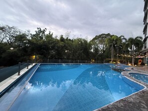 Værelse - 1 soveværelse - handicapvenligt - byudsigt | Pool | Udendørs pool