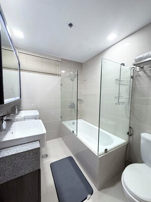 Leilighet, 3 soverom, byutsikt | Bad