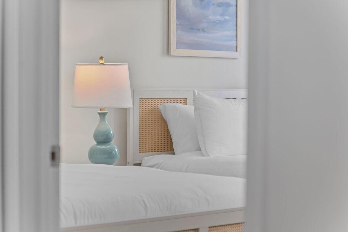 2 bedrooms, iron/ironing board, internet, bed sheets