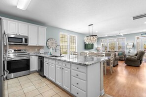 Fridge, microwave, stovetop, dishwasher