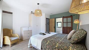 3 makuuhuonetta, silitysrauta/-lauta, ilmainen Wi-Fi, vuodevaatteet