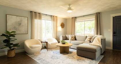 The Family Haven | 3BD/3BA Home in East Peoria