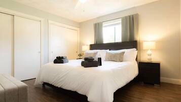 3 bedrooms, desk, iron/ironing board, free WiFi