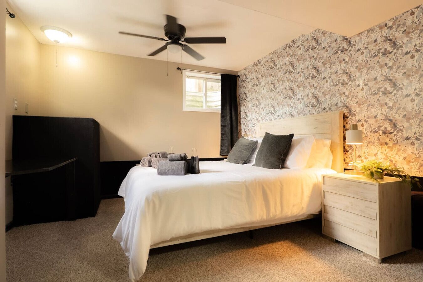 3 habitaciones, escritorio, tabla de planchar con plancha y wifi gratis 