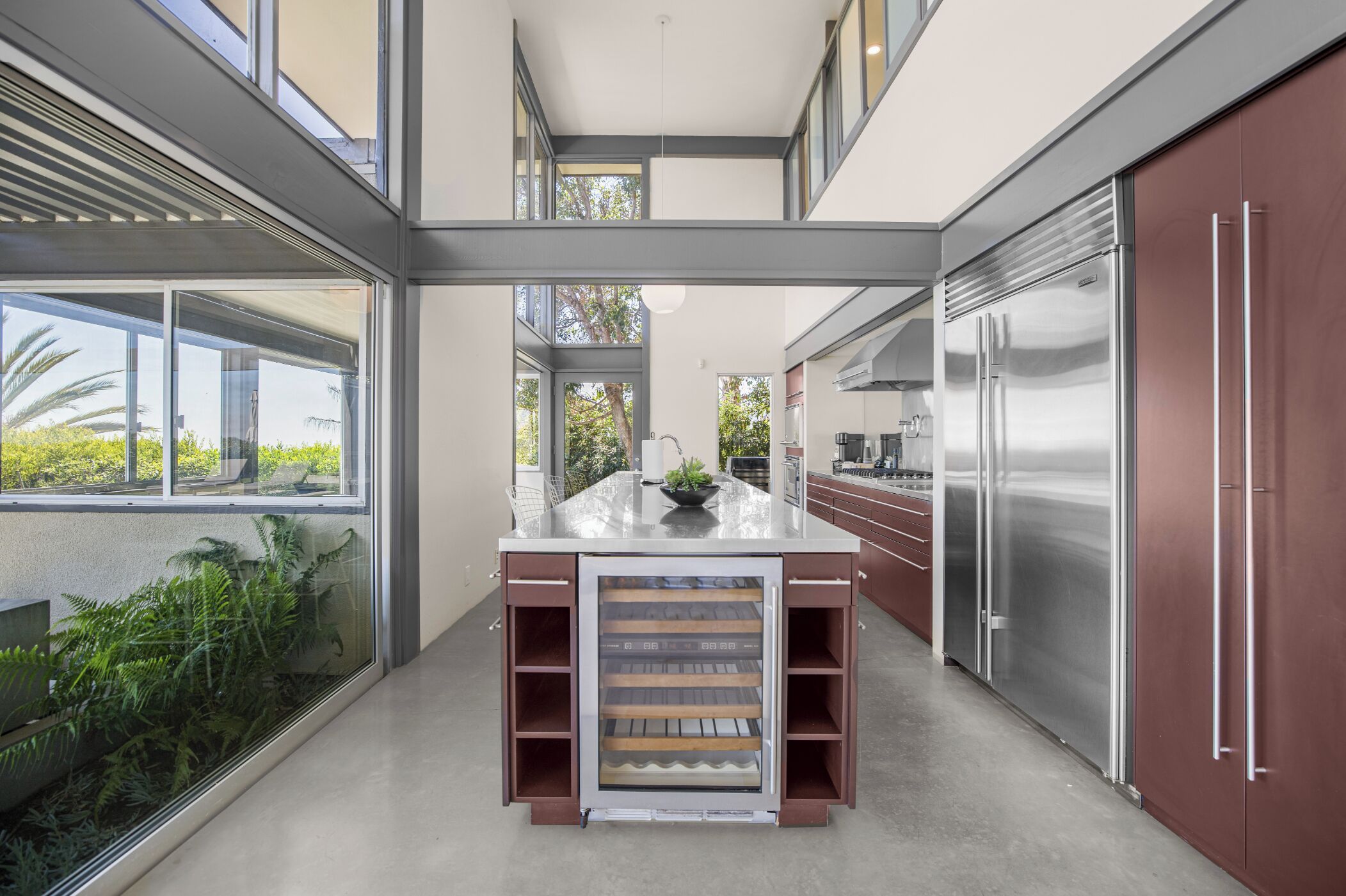 Casa superluxo, várias camas, acesso à piscina, vista para a piscina (Solara Point) | Cozinha privada | Geladeira, micro-ondas, fogão, cooktop