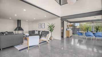 Casa superluxo, várias camas, acesso à piscina, vista para a piscina (Solara Point) | Parte interna