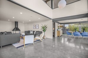 Luxury House, Multiple Beds, Pool Access, Pool View (Solara Point) | Interior