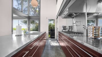 Luxury House, Multiple Beds, Pool Access, Pool View (Solara Point) | Private kitchen | Fridge, microwave, oven, stovetop