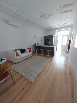 Living area - Good Old Days (Caldas da Rainha)