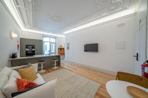 Exclusive Apartment, 1 Bedroom, Non Smoking | Living area | 40-inch Smart TV with cable channels, books