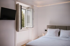 Deluxe Double Room, 1 Queen Bed, Air conditioning, Park View | Down comforters, individually decorated, individually furnished - Good Old Days (Caldas da Rainha)