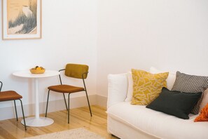 Exclusive Apartment, 1 Bedroom, Non Smoking, Patio | Living area