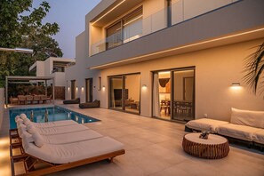 Outdoor pool - Aurea Beach Villa (Daratsos)