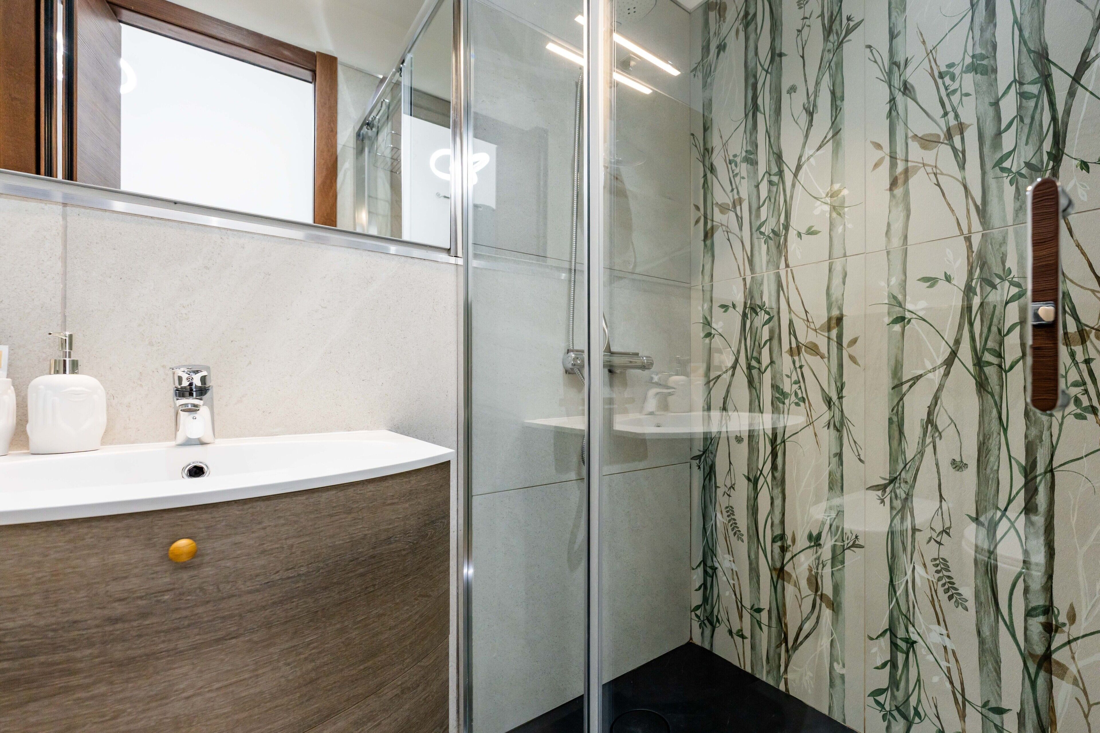 Ducha, secador de pelo, toallas