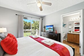 3 室のベッドルーム、デスク、旅行用ベビーベッド、WiFi