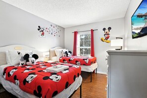 3 bedrooms, desk, travel crib, WiFi