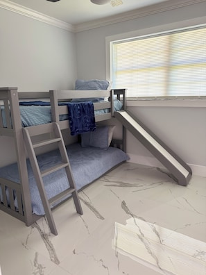 3 bedrooms, desk, iron/ironing board, WiFi