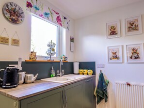Dishwasher, cookware/dishes/utensils