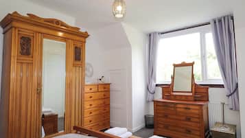 2 bedrooms, individually decorated, individually furnished, free WiFi