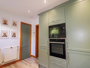 Dishwasher, cookware/dishes/utensils