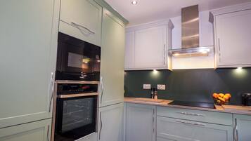 Dishwasher, cookware/dishes/utensils