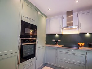 Dishwasher, cookware/dishes/utensils