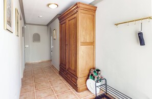 House, 4 Bedrooms, Smoking, Private Pool | Interior